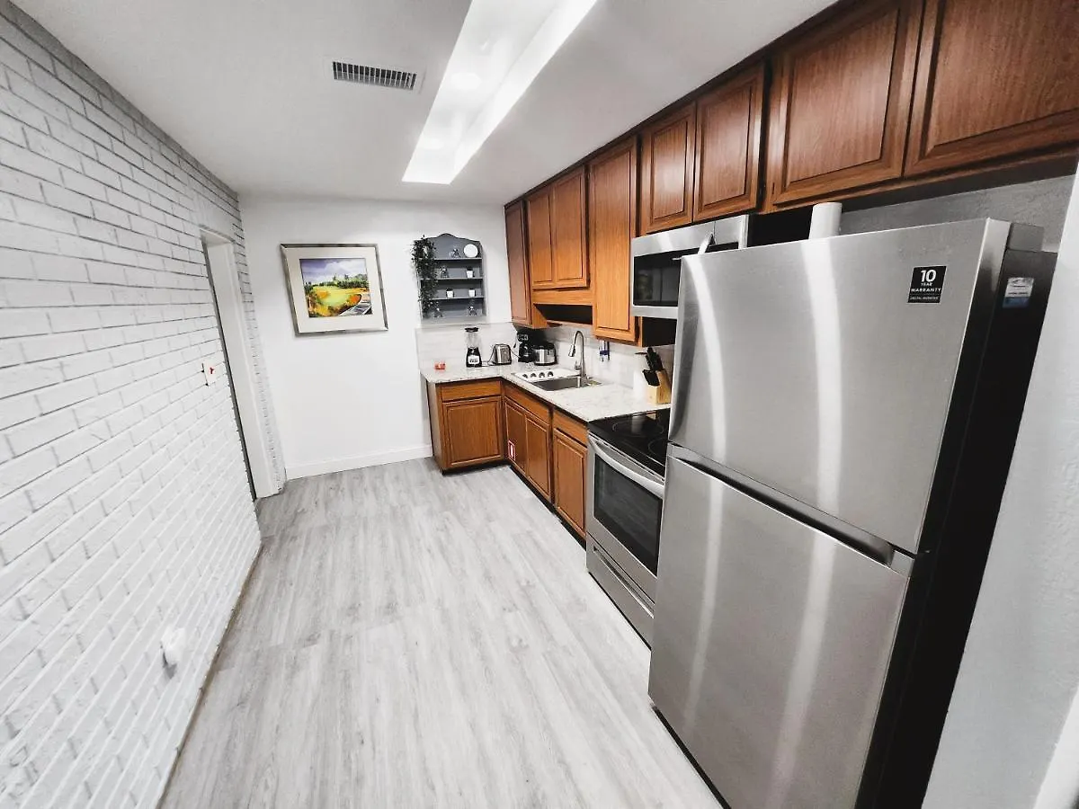 Cozy 3 Bedroom House Near Airport/Raymond Stadium/Downtown. Tampa