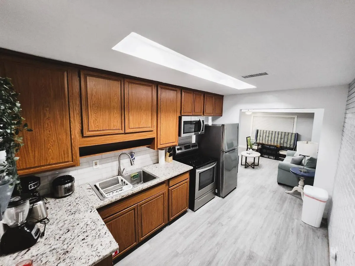 Cozy 3 Bedroom House Near Airport/Raymond Stadium/Downtown. Tampa Nyaraló