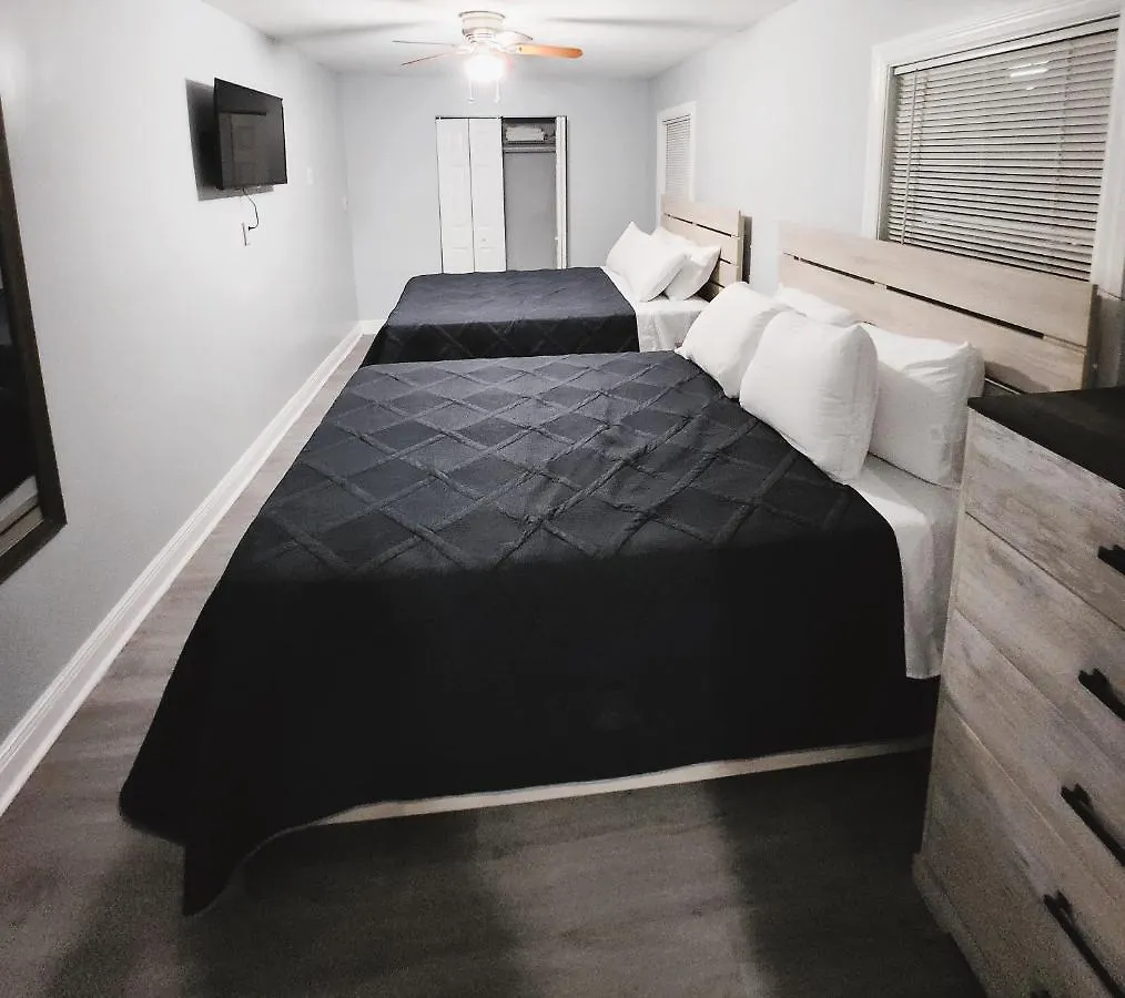 Cozy 3 Bedroom House Near Airport/Raymond Stadium/Downtown. Tampa 0*,  Amerikai Egyesült Államok