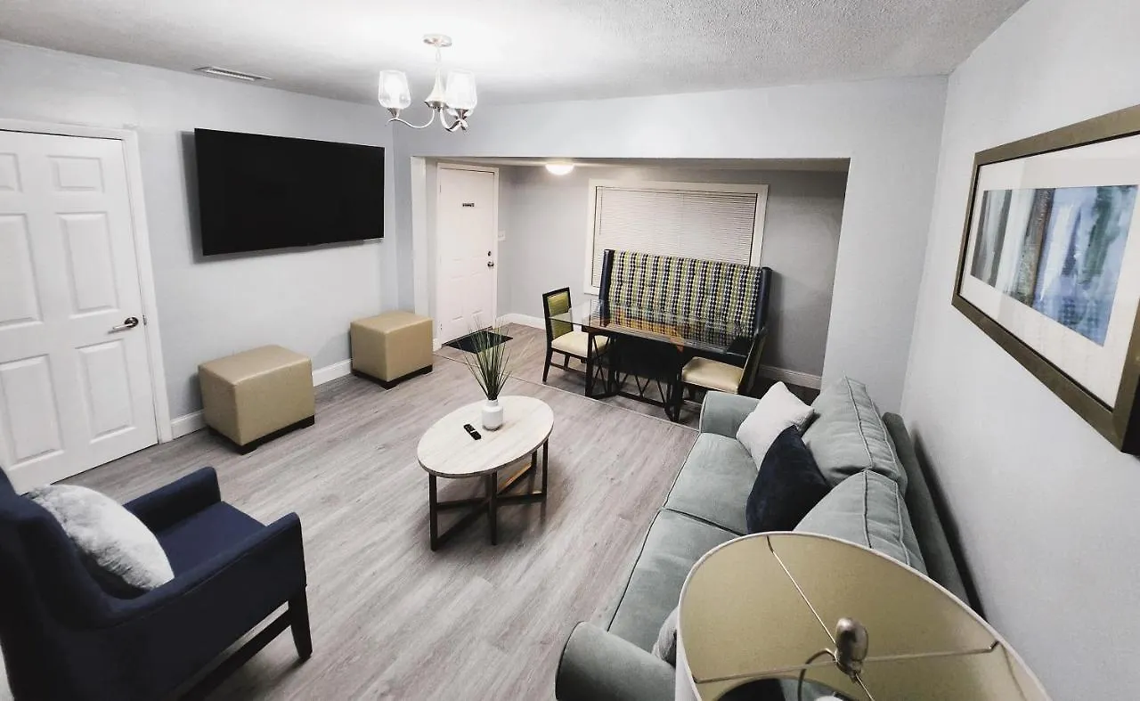 Cozy 3 Bedroom House Near Airport/Raymond Stadium/Downtown. Tampa Nyaraló
