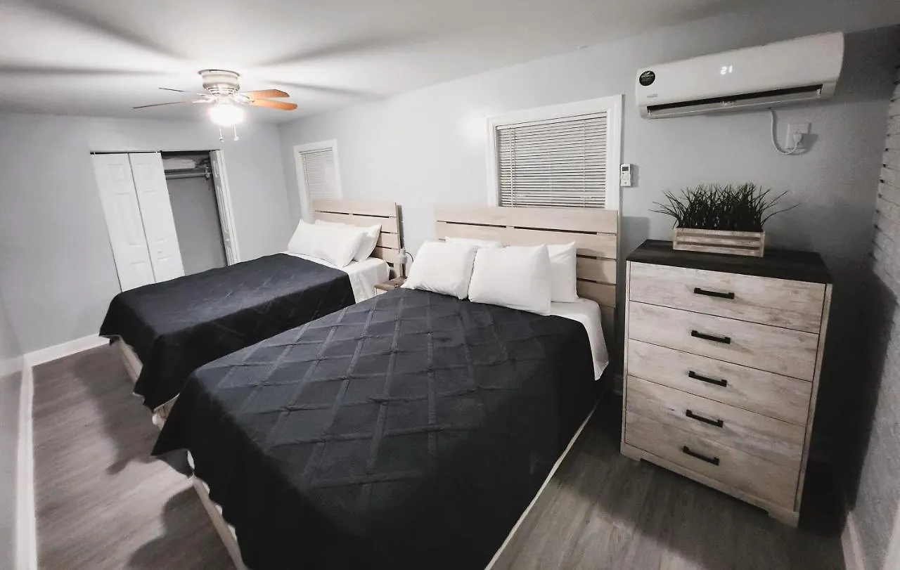 Cozy 3 Bedroom House Near Airport/Raymond Stadium/Downtown. Tampa