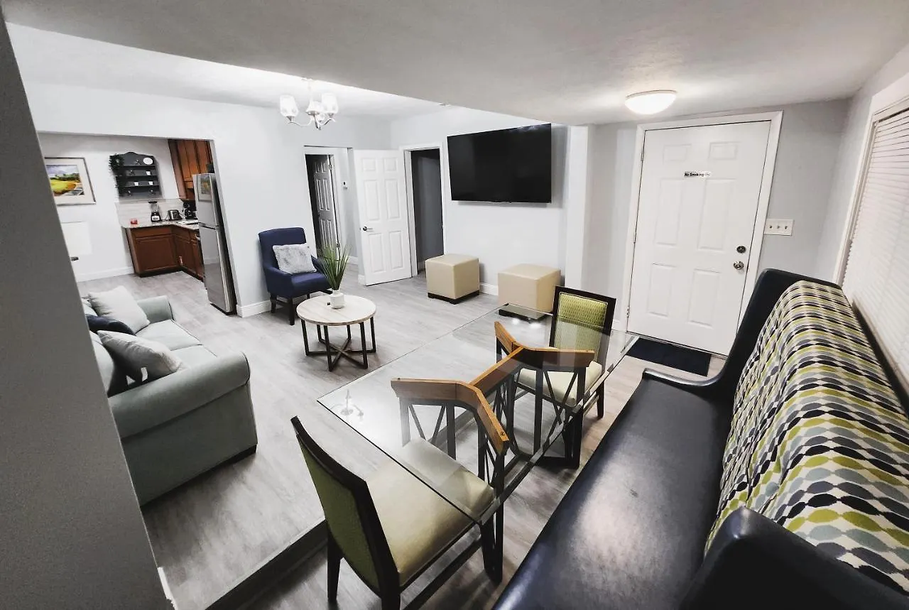 Cozy 3 Bedroom House Near Airport/Raymond Stadium/Downtown. Tampa Nyaraló