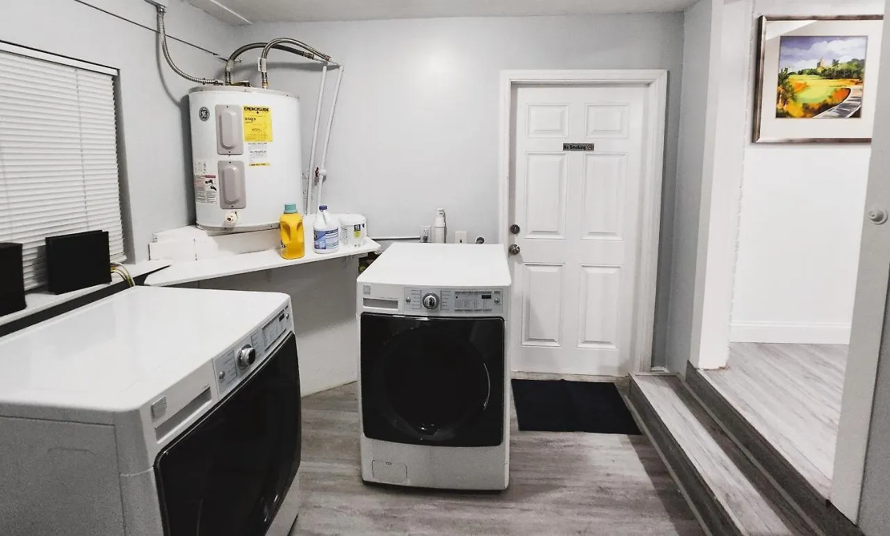 Cozy 3 Bedroom House Near Airport/Raymond Stadium/Downtown. Tampa 0*,